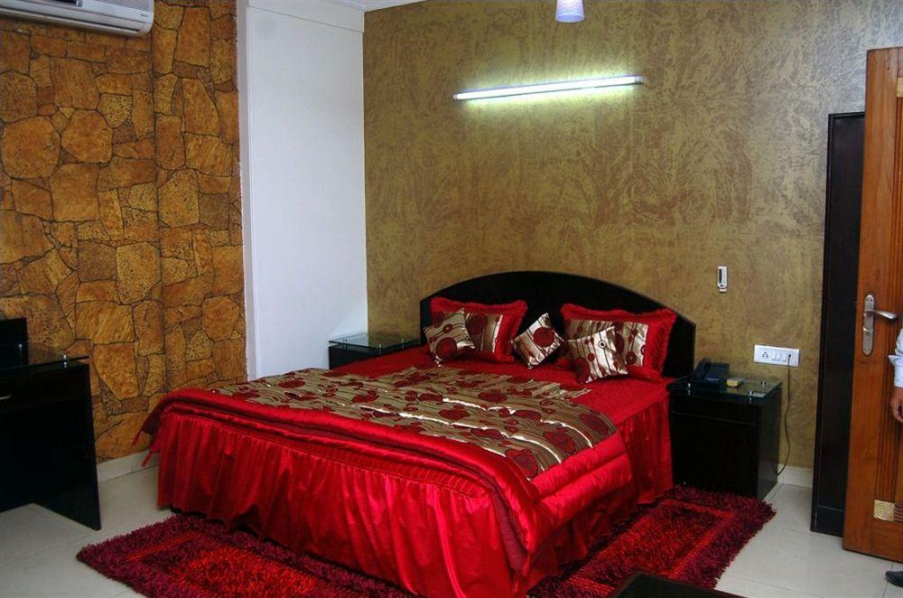 Hotel Ashoka International Нью-Дели Экстерьер фото