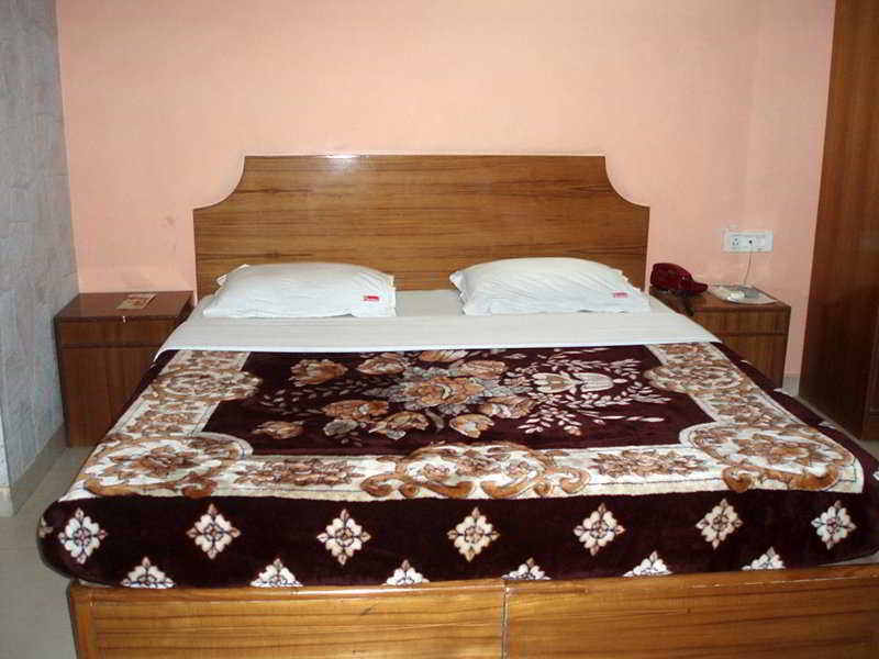 Hotel Ashoka International Нью-Дели Экстерьер фото