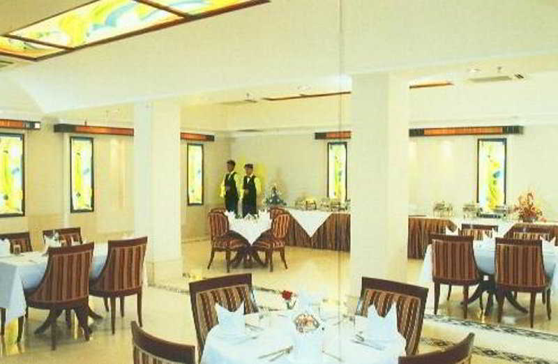 Hotel Ashoka International Нью-Дели Экстерьер фото