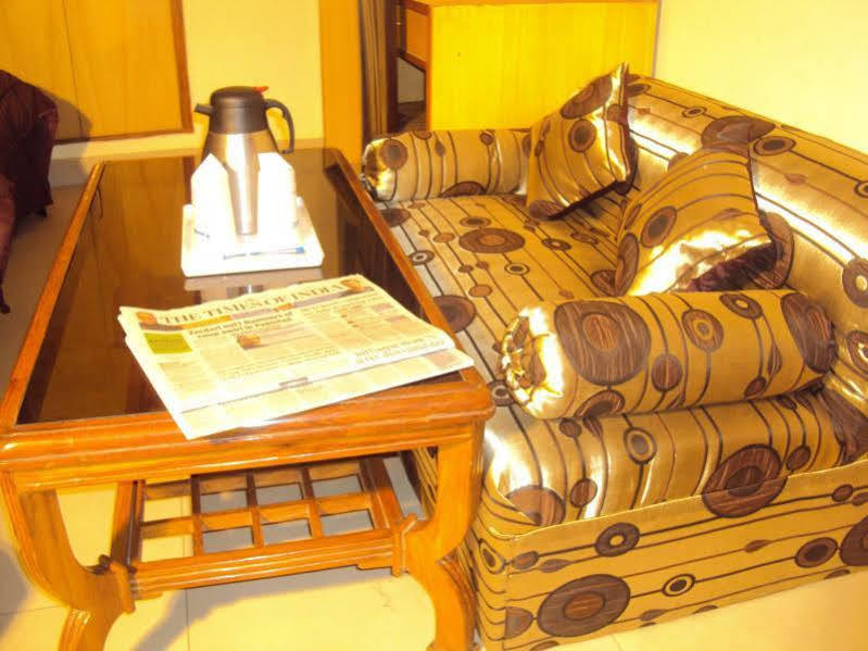 Hotel Ashoka International Нью-Дели Экстерьер фото