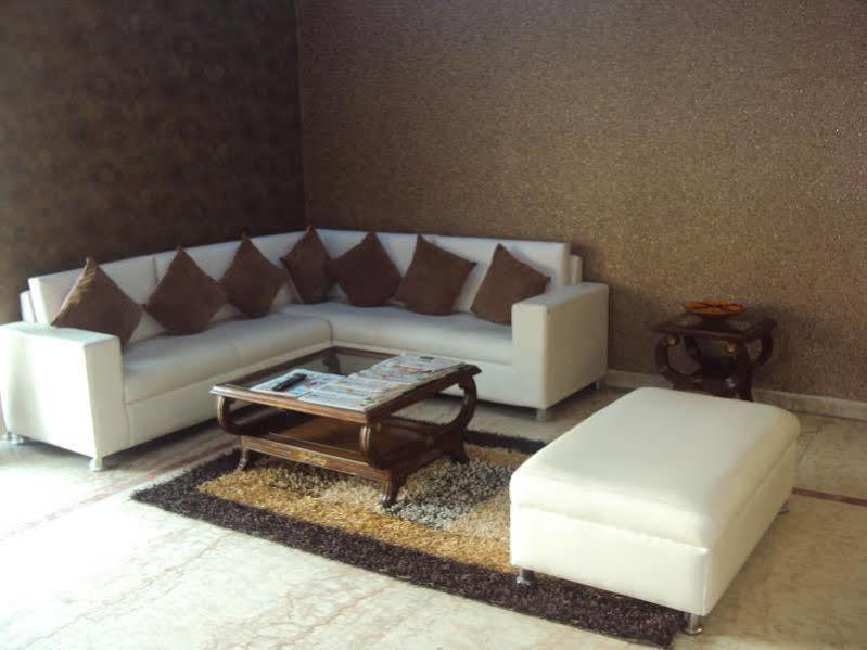 Hotel Ashoka International Нью-Дели Экстерьер фото